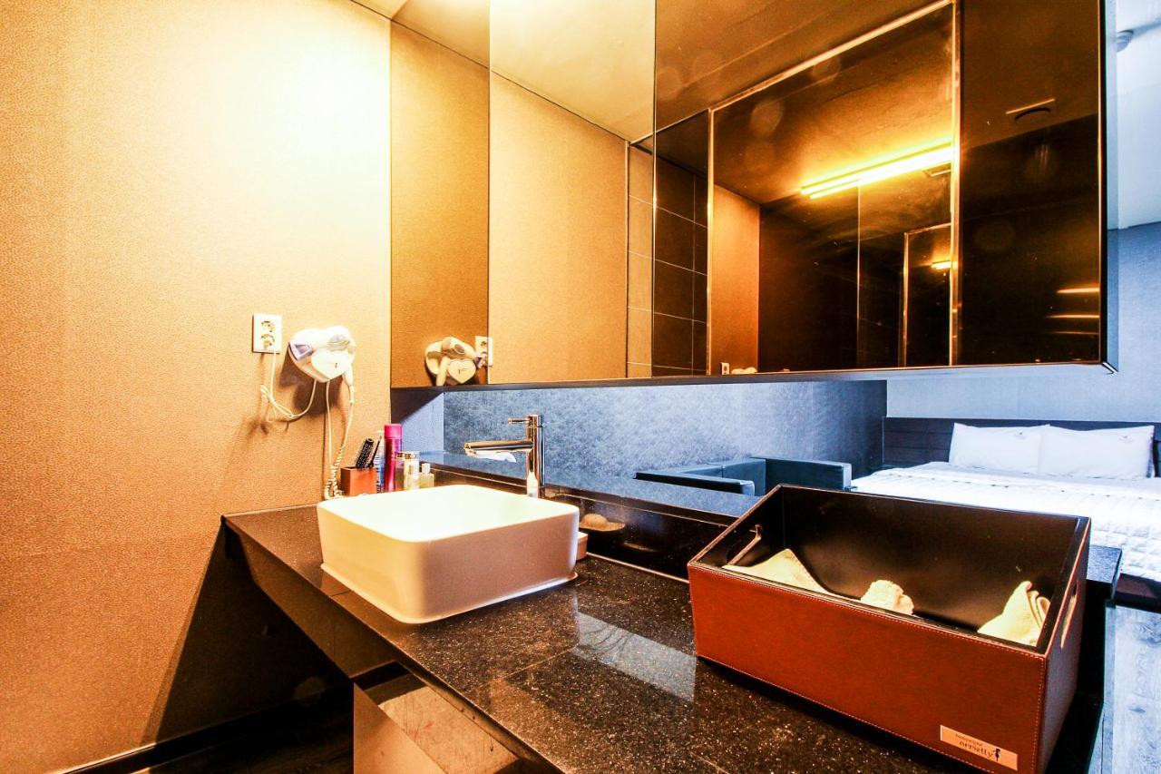 Gyeongju Arrietty Motel Екстер'єр фото