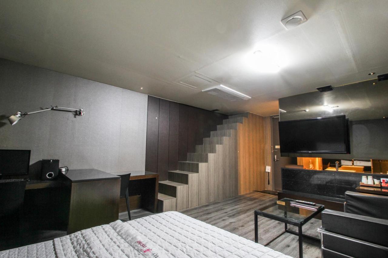 Gyeongju Arrietty Motel Екстер'єр фото