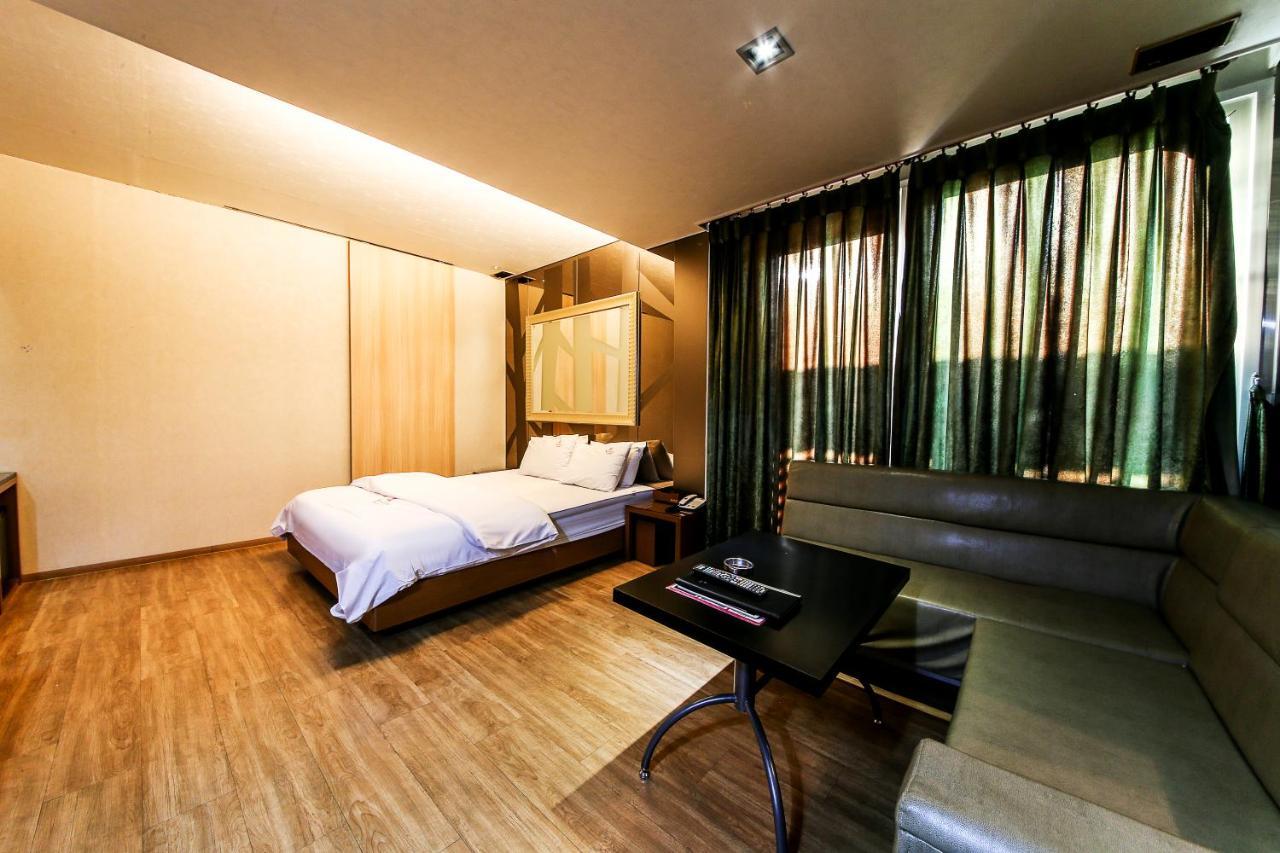 Gyeongju Arrietty Motel Екстер'єр фото