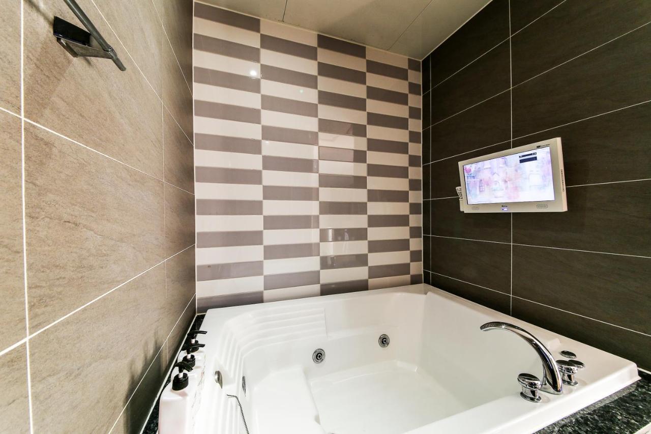 Gyeongju Arrietty Motel Екстер'єр фото