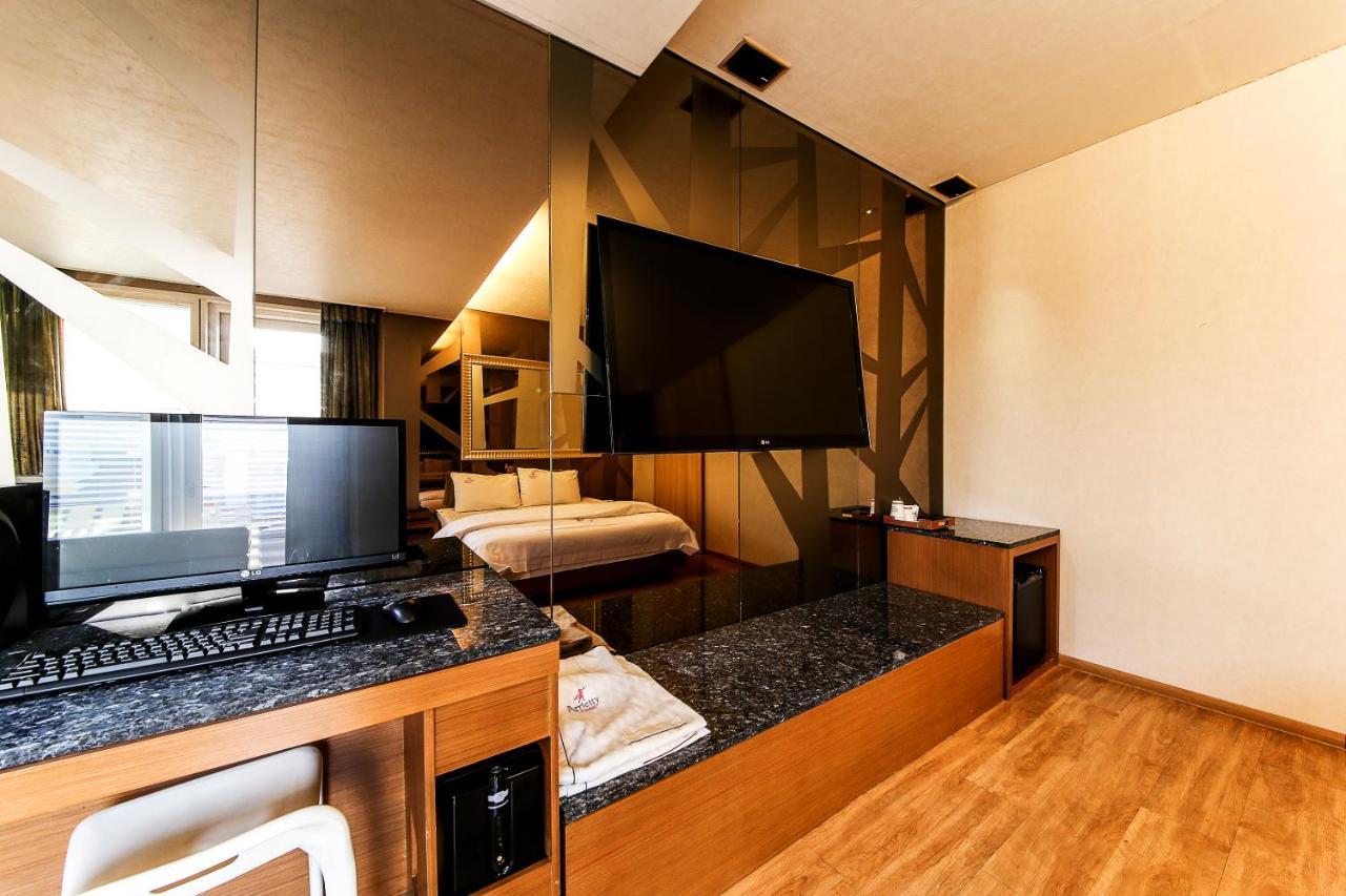 Gyeongju Arrietty Motel Екстер'єр фото