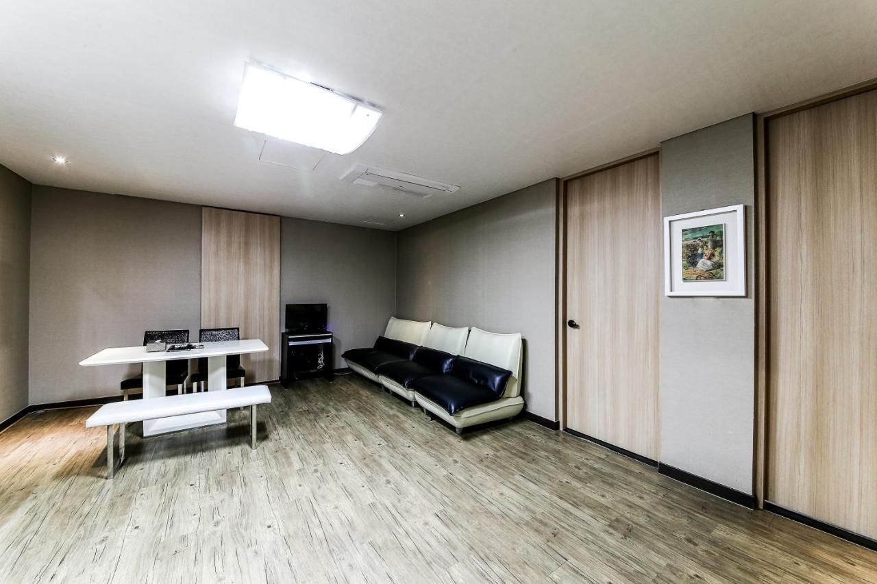 Gyeongju Arrietty Motel Екстер'єр фото