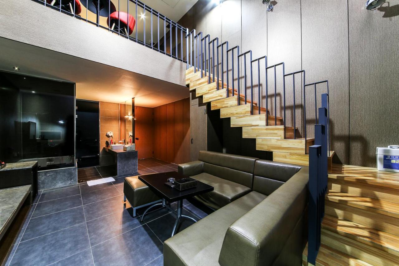 Gyeongju Arrietty Motel Екстер'єр фото