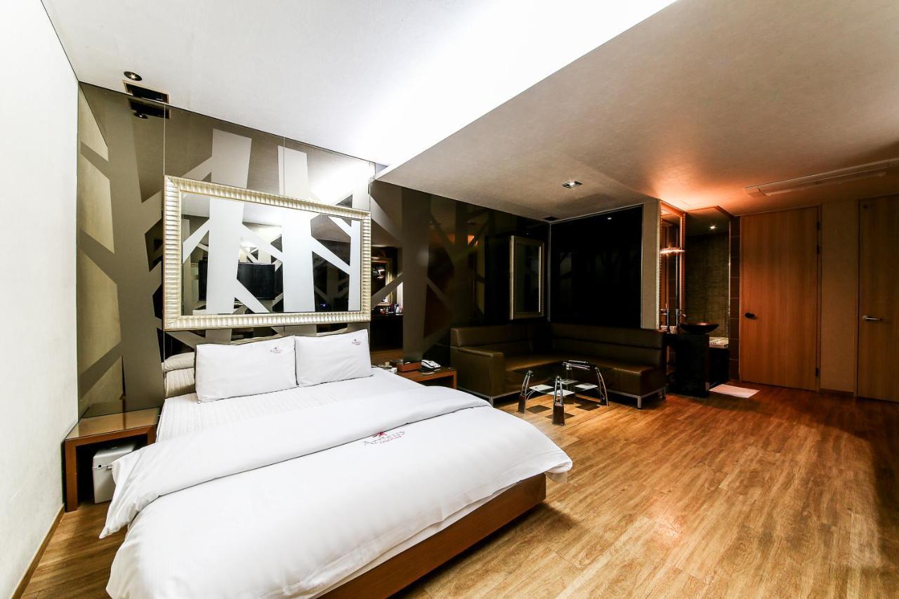 Gyeongju Arrietty Motel Екстер'єр фото