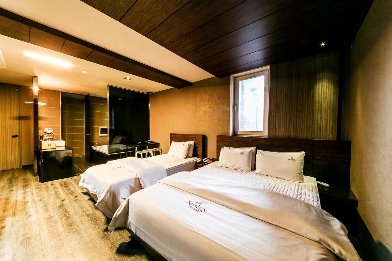 Gyeongju Arrietty Motel Екстер'єр фото