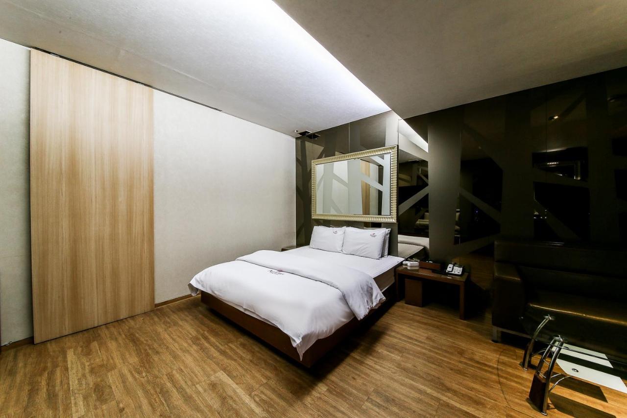 Gyeongju Arrietty Motel Екстер'єр фото