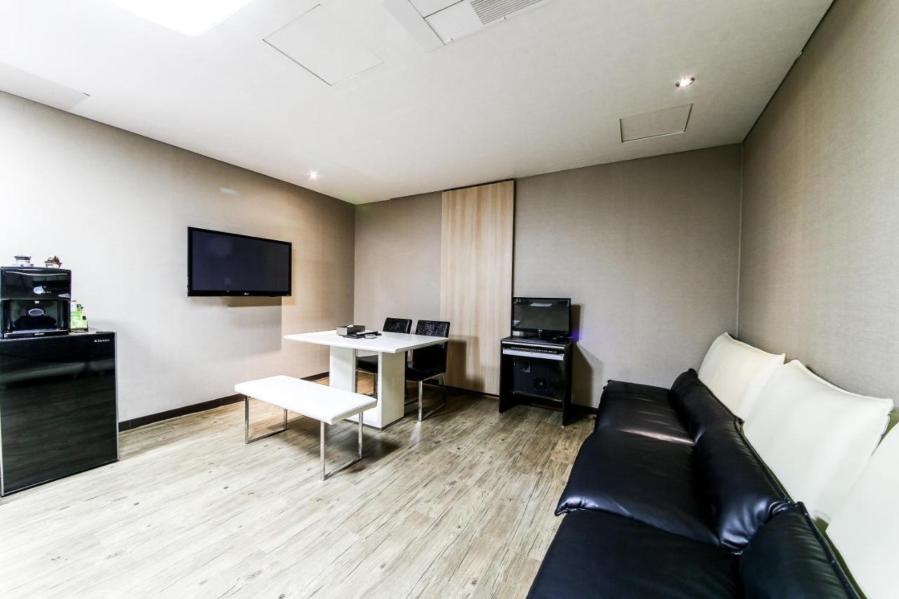 Gyeongju Arrietty Motel Екстер'єр фото