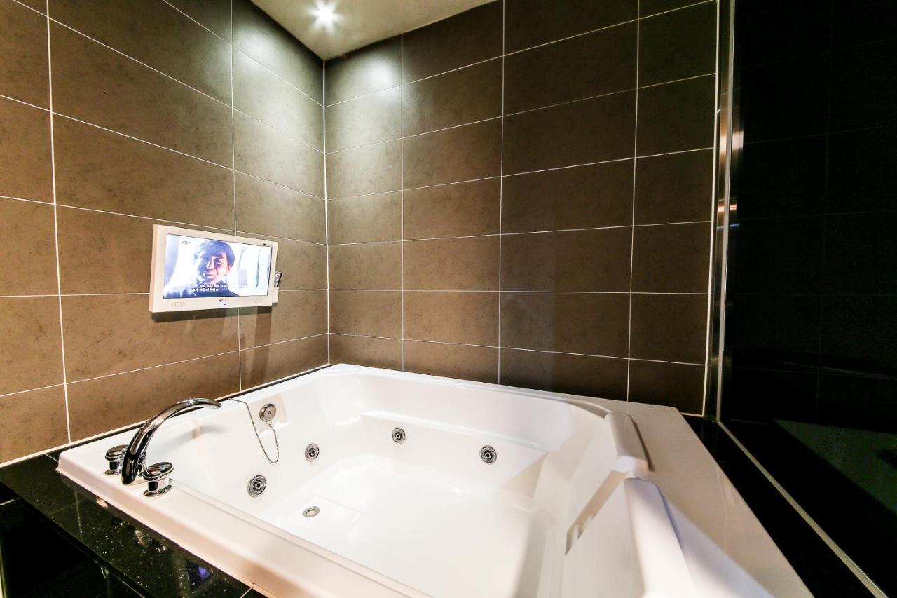 Gyeongju Arrietty Motel Екстер'єр фото