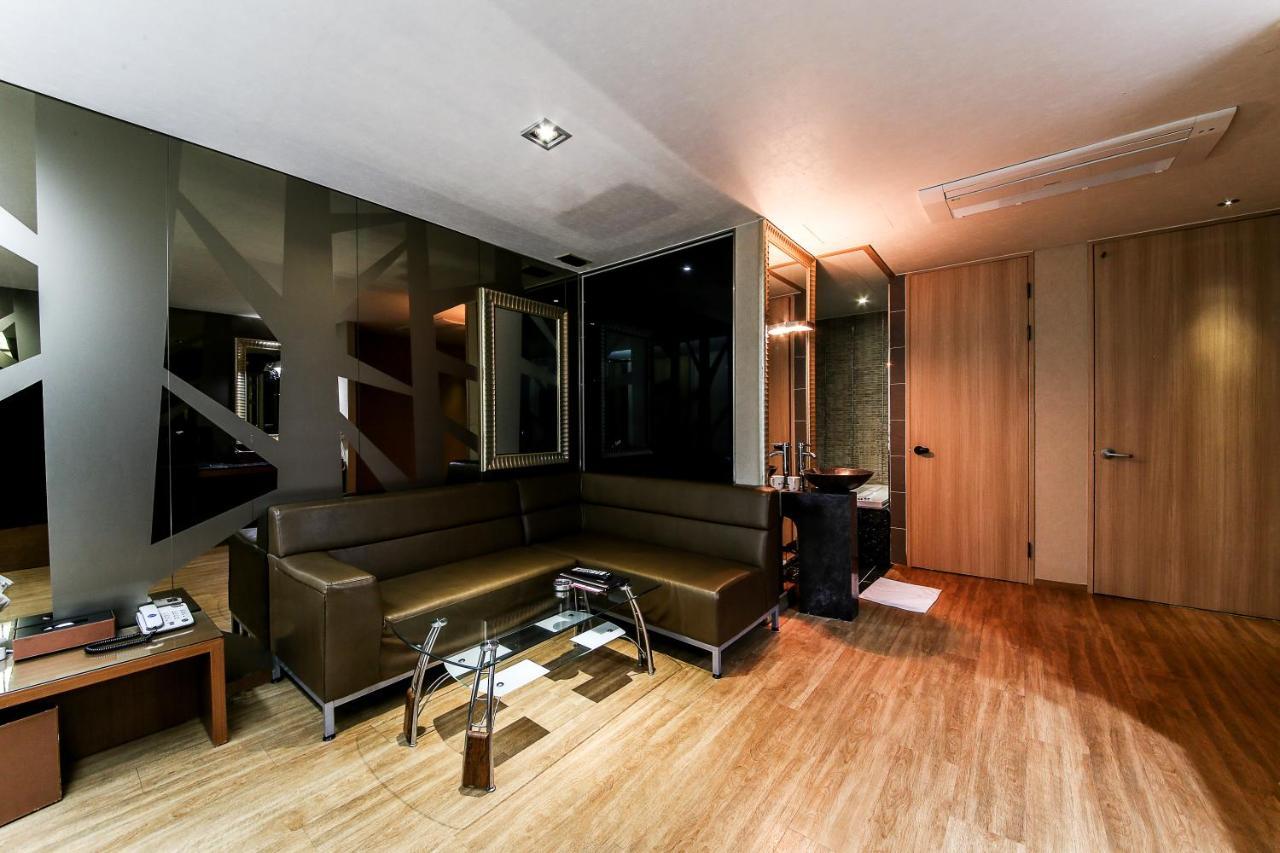 Gyeongju Arrietty Motel Екстер'єр фото