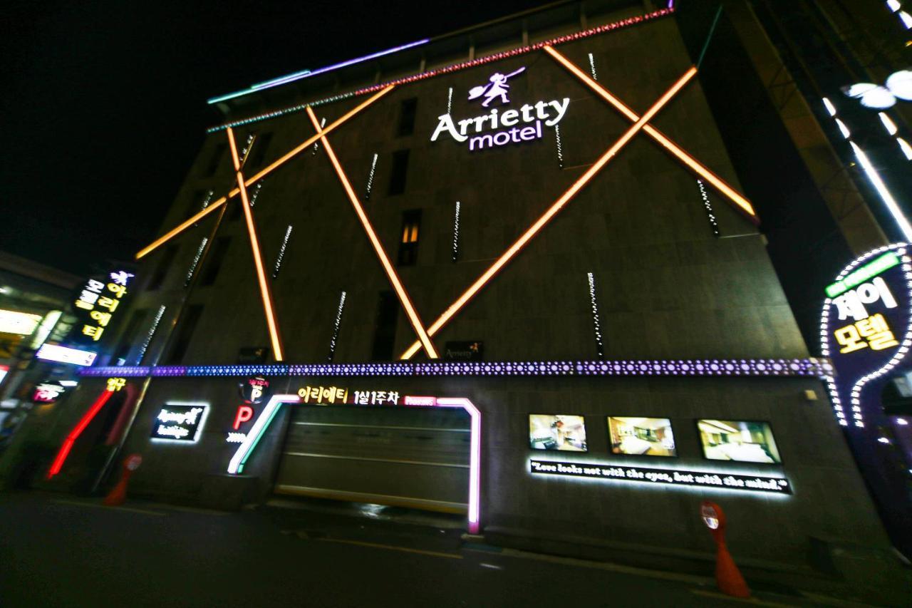Gyeongju Arrietty Motel Екстер'єр фото